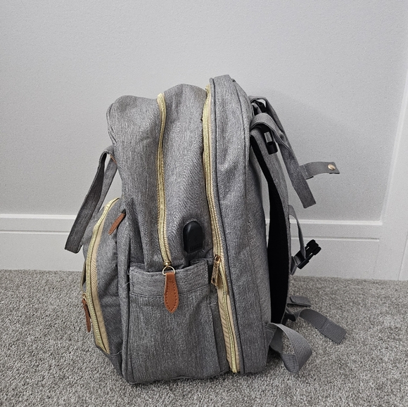 Diaper bag with built in changing station - Picture 8 of 12